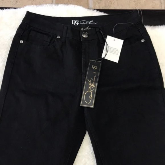 DG2 by Diane Gilman Women's Ruffle Hem Cropped Jeans - Picture 3 of 9